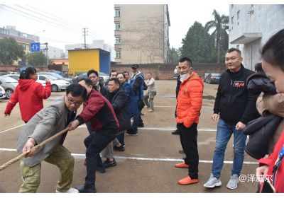 红桃国际年关勾当-拔河比赛 (1)