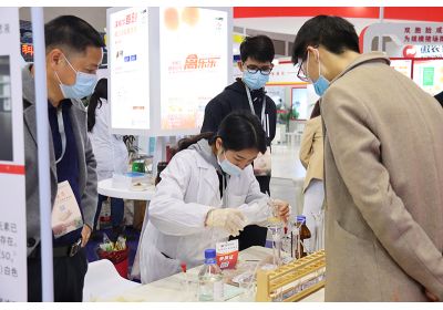 红桃国际研发团队在展会展示有机微量元素